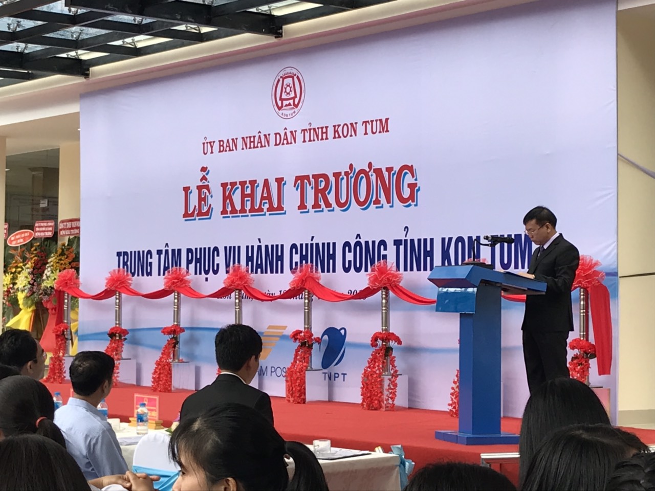 Khai trương